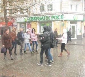 В Столице Крыма провели акцию против СПИДа