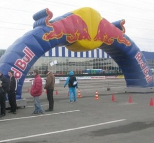 В Столице Крыма провели соревнования по фигурному вождению
