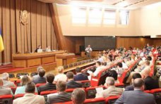 Парламент Крыма осудил попытку свержения власти