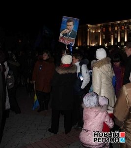 В Симферополе снова собрали чиновников на митинг против европейской заразы