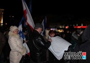 В Симферополе снова собрали чиновников на митинг против европейской заразы