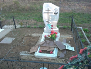 В Крыму дети надругались над могилой