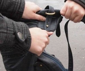 В Феодосии у иностранки украли сумку с деньгами