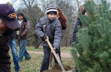 В ботаническом саду в Симферополе посадили деревья