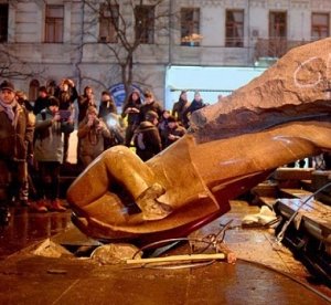 Глава администрации Севастополя пообещал защитить от разрушения памятник Ленину