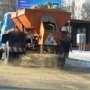 За сутки на дороги Симферополя высыпали 130 тонн песка и соли