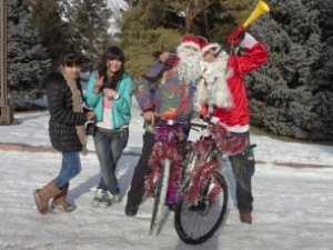 Дед морозы будут крутить педали в Столице Крыма
