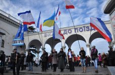 Крымчане отправились в Киев поддержать Президента