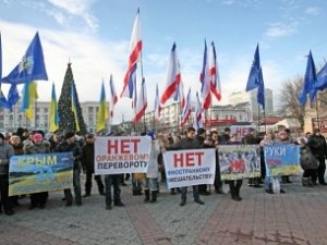 Партия регионов отправила в Киев ещё тысячу крымчан