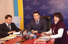 Члены Совета министров Крыма поучаствовали в акции «Книги, какие нас воспитали»