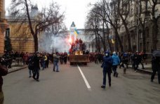 Молодежь Симферополя осуждает беспорядки в Киеве, – опрос
