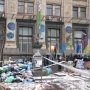 Майдан в Киеве: баррикады из мусора и граффити на стенах