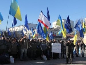 Крымчане собрались на митинг поддержать Президента Украины