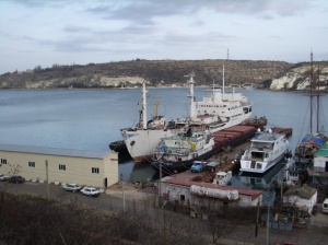 Бухта Севастополя скрывала от следователей 18 тонн горючего