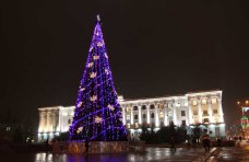 Завтра в Симферополе зажгут огни на городской елке