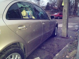 Повреждения на машине координатора Евромайдана в Симферополе нанесены тупым предметом — милиция