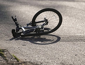 Под Ялтой в аварии пострадали двое велосипедистов из Азербайджана