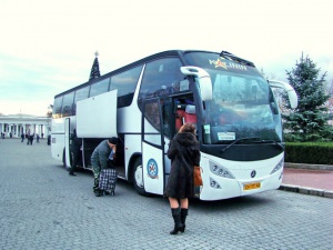 В Севастополе многодетных мам от имени Януковича возят в Одессу за покупками