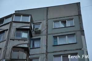 Родственники ребенка, выпавшего из окна многоэтажки в Керчи, узнали о случившемся от соседей — милиция