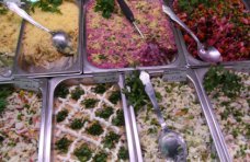Санэпидемслужба Крыма рекомендует покупать кулинарные изделия к новогоднему столу в супермаркетах