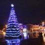В Столице Крыма закончили монтировать новогоднюю иллюминацию