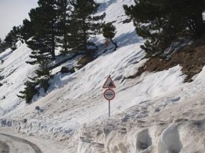 В горах Крыма возможен сход лавин — спасатели не советуют ехать на Ай-Петри