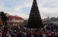 В Алуште зажгли главную городскую елку