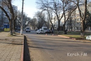 В Керчи таксист устроил аварию с тремя машинами