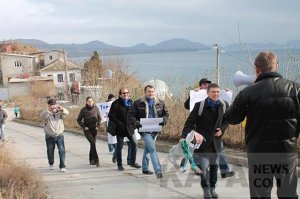 Перед виллой Дмитрия Киселева в Коктебеле сошлись сторонники и противники евромайдана