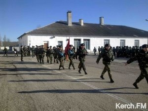 В честь нового года военные Керчи прошли торжественным маршем