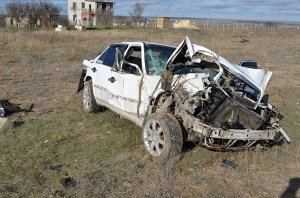 Водитель «Мерседеса», найденного возле трассы вместе с погибшим пассажиром, ушел домой после ДТП