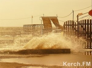 В Крыму — штормовое, в Керчи обещают дождь