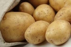 В последнее время приобрести картофель становится все более накладно