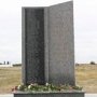 В Крыму вандалы повредили курган и разрушили памятник депортированным