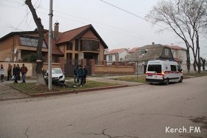 В Керчи Ланос врезался в дерево, пассажир в коме