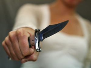 За упрек сожительнице мужчина получил ножом в грудь