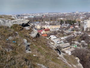 В Крыму 22-летний парень столкнул мать со скалы