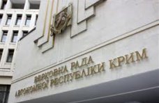 Крымский парламент осудил действия экстремистов в Киеве