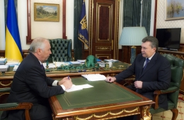 Янукович предложил Рыбаку созвать внеочередную сессию ВРУ
