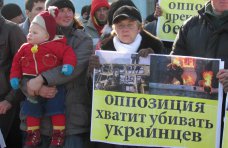 В Симферополе прошла акция против беспорядков в Киеве
