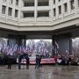 Перед зданием крымского парламента прошёл митинг в поддержку власти