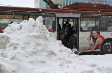 В Феодосии из-за снегопада было нарушено движение общественного транспорта