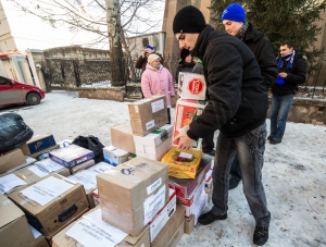В Киев отправили продукты и одежду, собранные крымчанами для бойцов «Беркута»