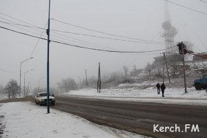 В Керчи кабель упал на проезжую часть