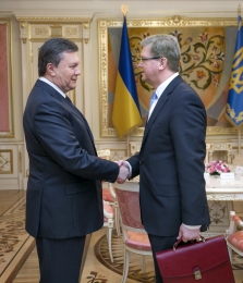 Янукович провел встречу с Еврокомиссаром Фюле