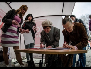 «Стоп майдан» начал сбор подписей крымчан против экстремизма и насилия на Украине