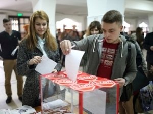 Крымские студенты голосуют против экстремизма