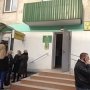 В банкоматах Симферополя очереди желающих не могут снять деньги