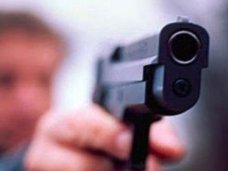 Крымчанин пойдет под суд за то, что угрожал своей сожительнице пистолетом