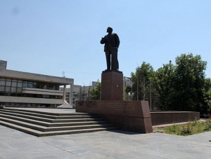 Судьбу памятника Ленину решит опрос симферопольцев